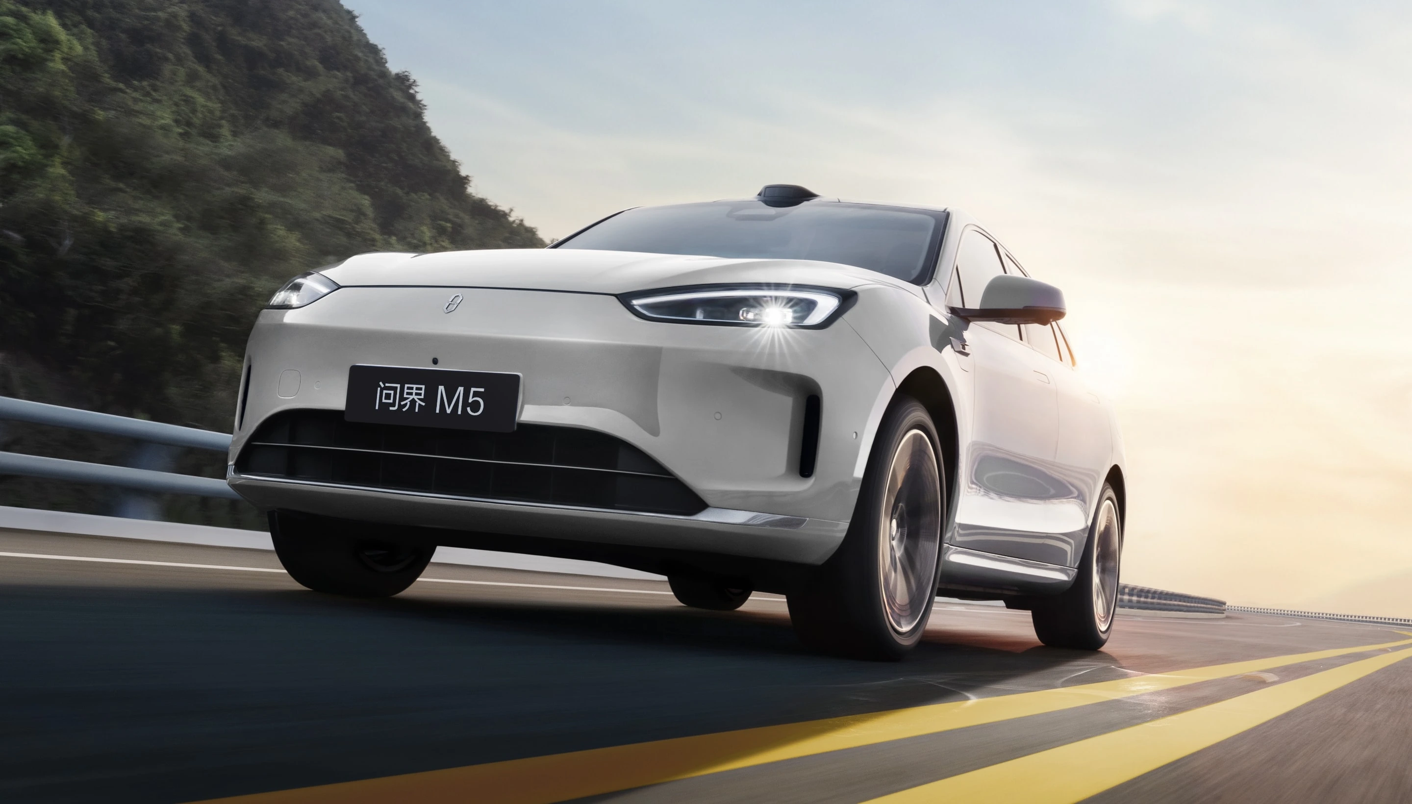 AITO New M5 Ultra — التحكم