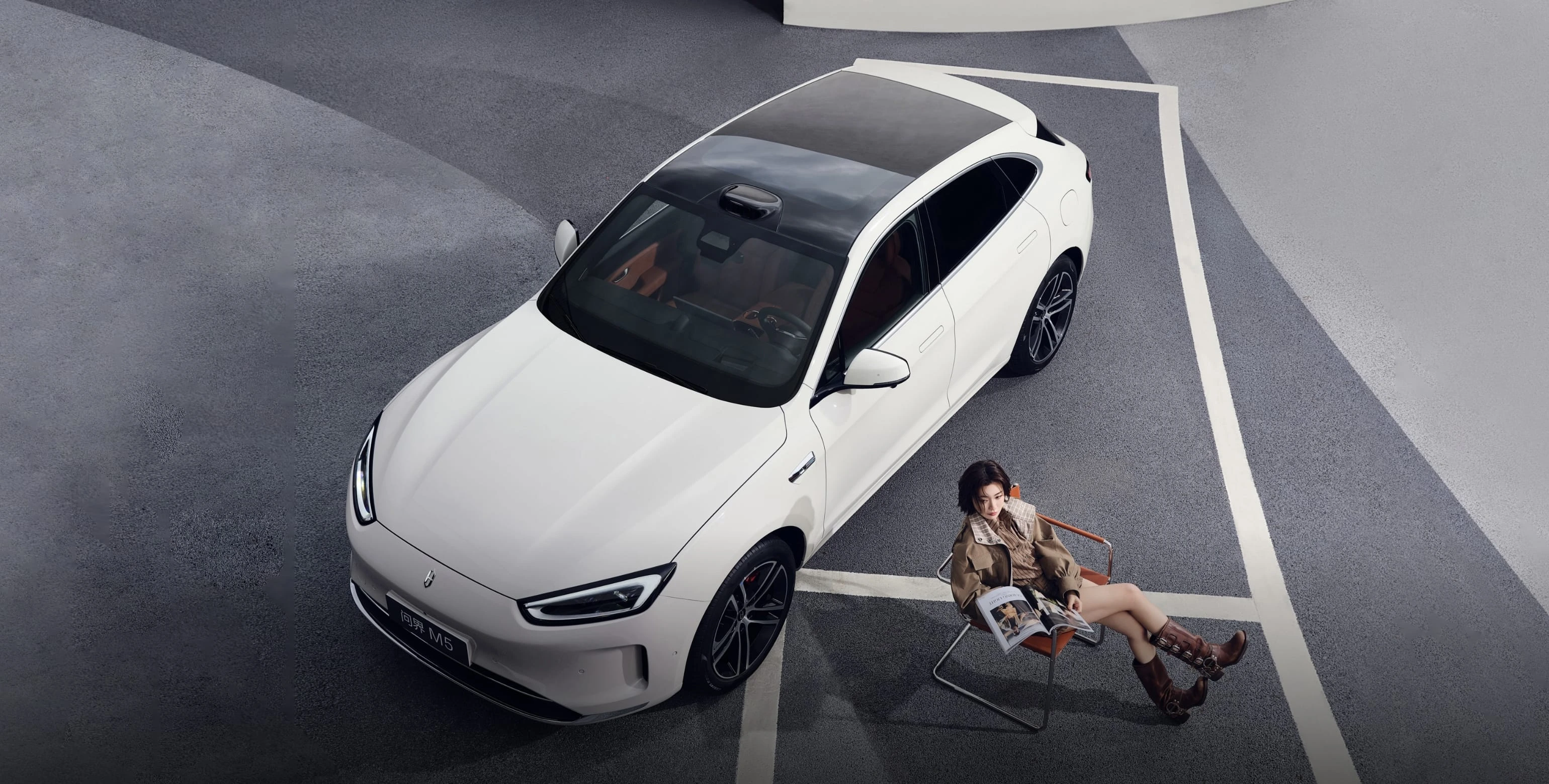 AITO New M5 Ultra — أبيض نقي