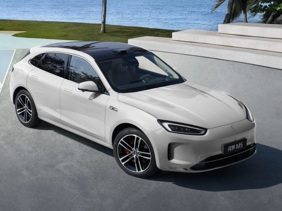 AITO New M5 Ultra — مقصورة صحية
