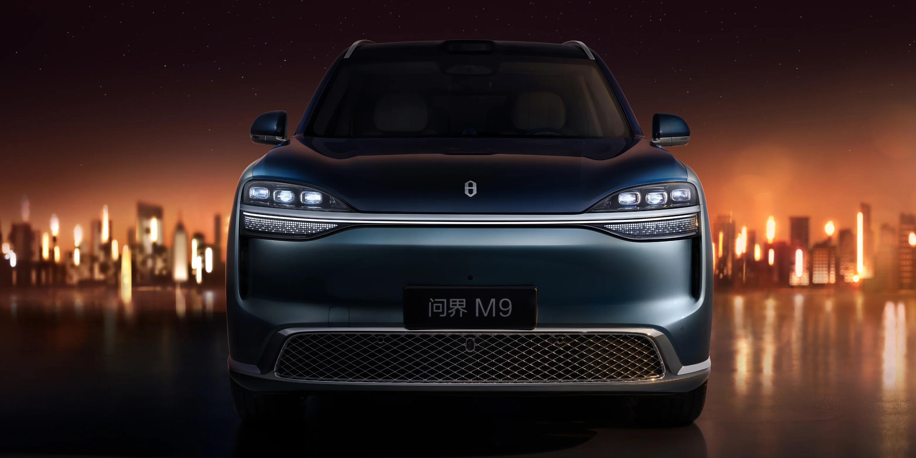 A continuous silver trim strip complements the integrated light bar, extending across the vehicle.