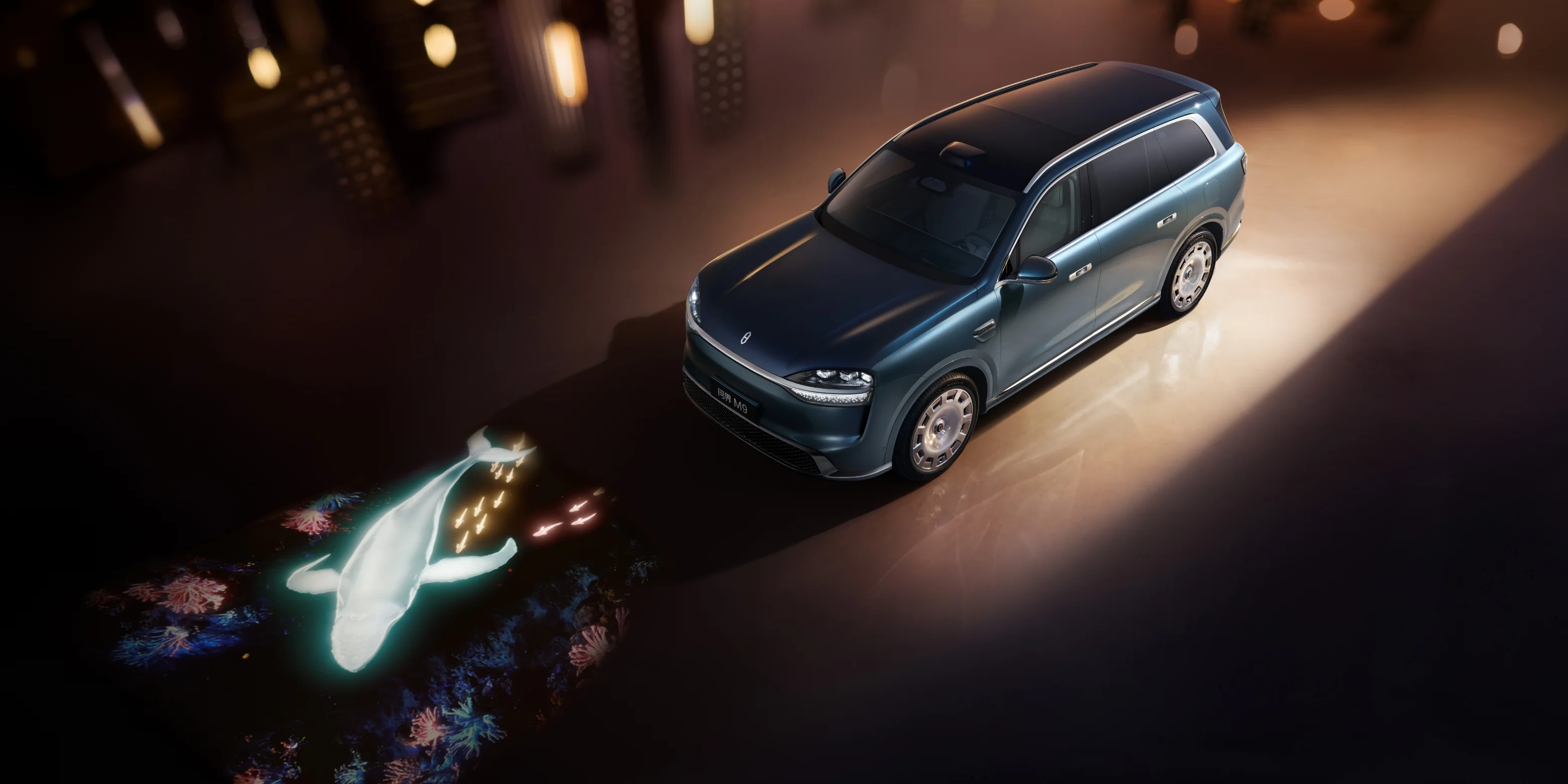 Megapixel headlights combine illumination and full-colour projection. Variable projection optics and lateral colour laser projection display navigation, video and ambient lighting on the ground3.